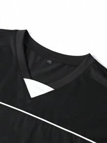 Black & White Contrast Triangle V-Neck Contrast Stitching Short Sleeve Men's Loose Fit Sporty Top - Black - View 10