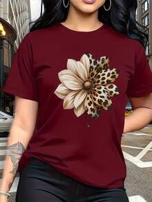 The Floral Pattern With Leopard Print Elements Is  And Stylish. This Simple Women's Short-Sleeved, Crew-Neck T-Shirt Is Casual And Versatile, Suitable For Leisure, Travel, Vacations, And Other Activities. 100% Cotton. - 紅色 - 查看 2