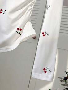 Camiseta blanca de manga larga para mujer con estampado de cerezas rojas dulces, cuello polo, cintura ajustada.Perfecta para el otoño.Nuevo estilo, camiseta de moda.Regalo para vacaciones, regalo para hermanos, regalo para hermana, regalo para mamá, regalo para el Día de la Madre.Informal, minimalista, top con estilo. - Blanco 3 - Ver 5