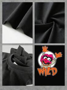 Gráfico colorido con un monstruo divertido levantando las manos y la palabra WILD que simboliza energía libertad y alegría ideal para espíritus aventureros camiseta de mujer  cómoda casual para uso diario - Negro - Ver 4