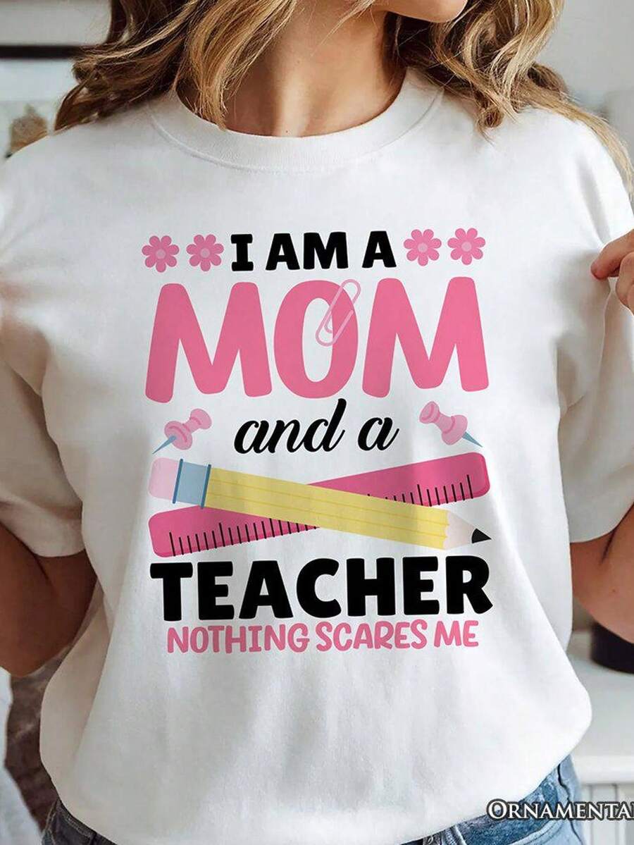 Camiseta "Soy mamá y maestra, nada me asusta", blanca, estilo escolar. Camiseta unisex de algodón puro de 220 g. Peso ideal para todas las estaciones, apta tanto para hombres como para mujeres. Tejido duradero de alta calidad, suave al tacto y de larga duración. Parte superior transpirable. Adecuada para la primavera y el verano, vacaciones, Día de la Madre, Día de la Independencia. - Blanco - Ver 1