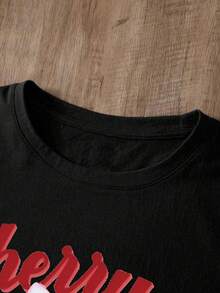 Women's Black Oversized Summer T-Shirt With Cherry Print And The Phrase "Cherry Red". Loose-Fitting Round Neck T-Shirt With A Red Cherry Design And Pink Bow. - YH307-黑色 - 查看 4