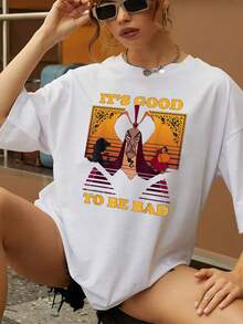 Figura central con expresión desafiante inspirada en la dualidad entre lo bueno y lo malo sobre fondo dorado con detalles artísticos camisetas de mujer  casual cómoda para uso diario y perfecta para mostrar confianza y personalidad - Blanco - Ver 6