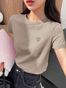 Y2K Style, Fashionable Style, Newest 2026 Style, Cute Style, Casual Style. Women's Short-Sleeved T-Shirt With Embroidered Heart And Letter Design For Valentine's Day, Casual And Work Style. 180g (S-XXXL) - 卡其色 - 查看 6