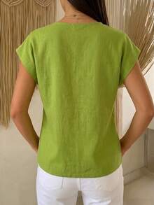 Women's Lime Green T-Shirt With V-Neck, Kimono Neckline And Decorative Button, Breathable Linen Fabric, Casual Chic Style Ideal For Holidays And Summer Looks. - 綠色 - 查看 3