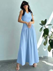 Vestido largo, sin mangas, sencillo y de uso diario para mujer con cintura fruncida y en un solo color - Celeste - Ver 6