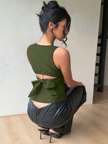 Blusa sin mangas con cuello redondo y lazo en la espalda, para uso casual y de oficina - Verde militar - Ver 4