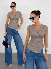 Blusa de mujer con cuello en V a rayas, plisada y con bajo asimétrico - Caqui - Ver 7