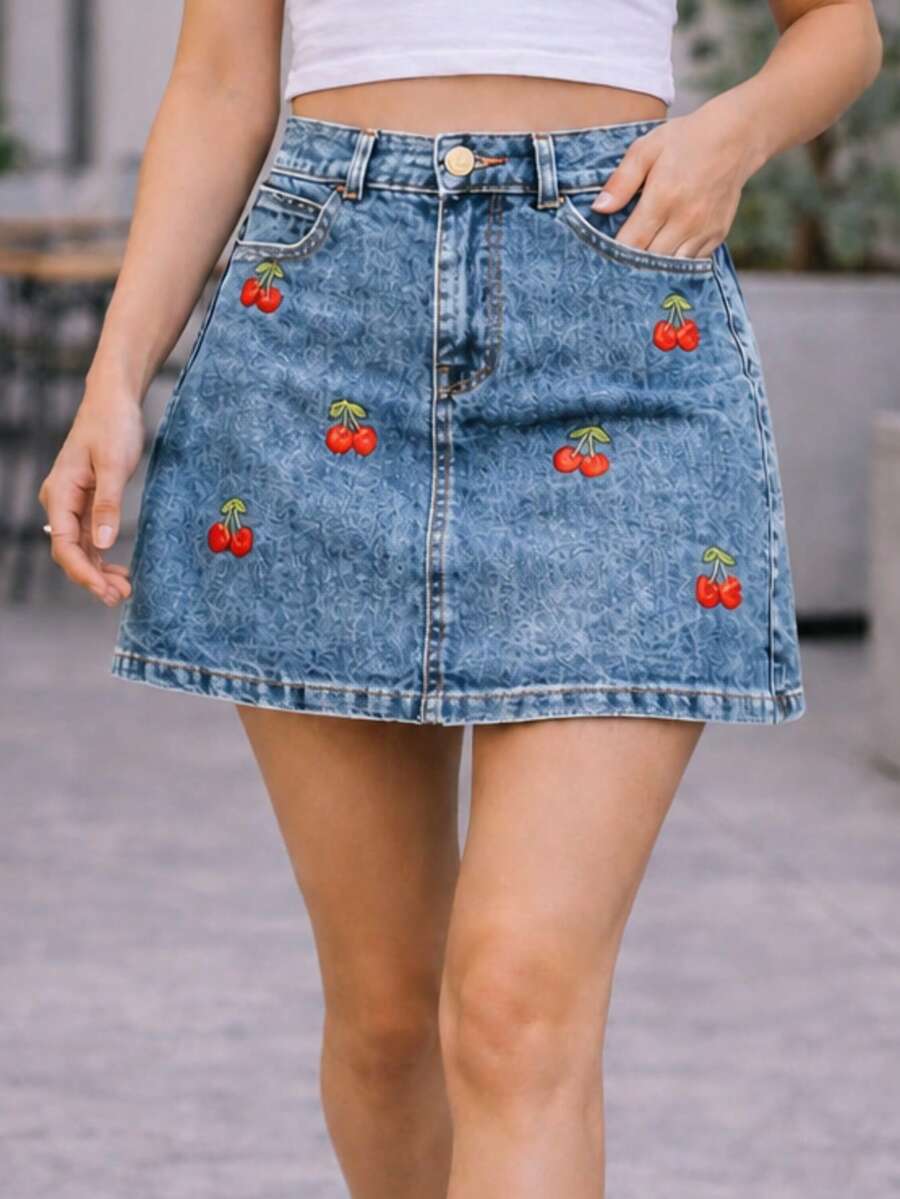 Falda Mini Mezclilla con Bordado de Cereza. Falda Corte Línea A. Tiro Alto Estilo Coquette. Mezclilla Elástica y Suave. - Azul Oxidado - Ver 1