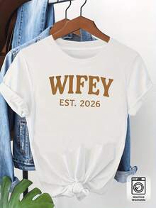 Talla Grande - Talla Grande - Talla Grande WIFEY EST. 2026 Camiseta Blanca de Manga Corta con Cuello Redondo y Estampado de Alfabeto, Suave, Elasticidad Media, Corte Oversize, Diseño Casual de Moda, Ropa Cómoda para el Día a Día, Lavable a Máquina, Primavera Verano Otoño - Blanco - Ver 6