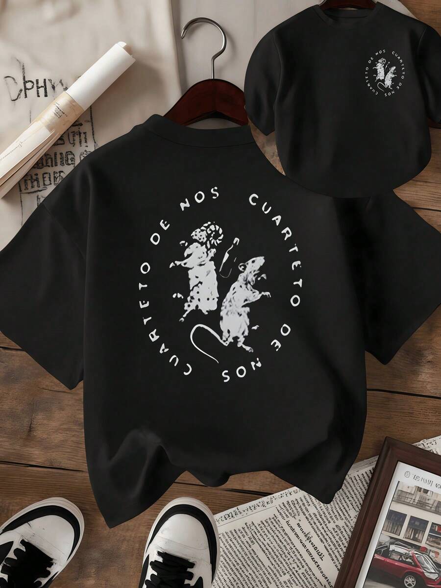 Two Dancing Mice Surrounded By Circular Text Symbolizing Unity, Fun, And Creative Energy In A Modern Artistic Style. Women's Double-Sided T-Shirt With Casual Print And Comfortable Fit - 黑色 - 查看 1