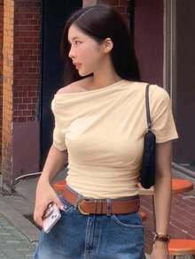 Camiseta blanca de manga corta ajustada con cuello asimétrico de unicolor para mujer, verano - Beis - Ver 3