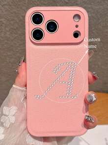 個性化壓花字母姓名荔枝紋人造皮革相機保護手機殼,適用於 iPhone 17 Pro Max 17 Pro 16 Pro Max 16 Pro 15 Pro Max 14 Pro 14 13 12 11 Pro Max,軟鏡頭防震保護套 - 粉色 - 查看 2