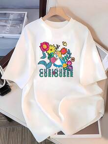 Ilustración colorida de una chica explorando un jardín mágico con flores sonrientes y frases inspiradoras que transmiten curiosidad y fantasía camiseta de mujer cómoda y suave  ideal para uso diario - Blanco - Ver 3