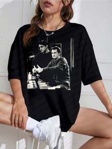 Camiseta Unisex con Estampado de Serie Retro, Cuello Redondo, Manga Corta, Diseño Vintage, Ideal para Fans - Blanco - Ver 9