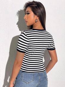 Camiseta con estampado de rayas con parche de corazón - Blanco y Negro - Ver 3