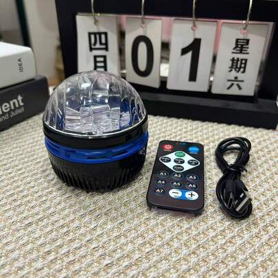 1个LED北极光投影灯，带遥控器，7种颜色模式，USB供电，便携式北极光效果灯，适用于家庭聚会、酒吧、卡拉OK、婚礼等场合。