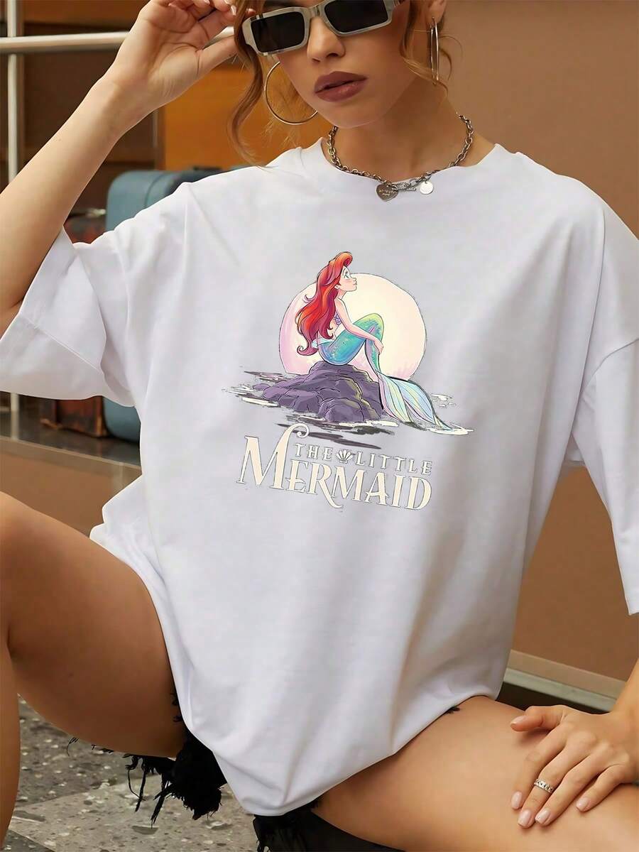 Illustration Of A Red-Haired Mermaid Sitting On A Moonlit Rock, Symbolizing Freedom, Dreams, And A Connection To The Sea, Creating A Magical And Elegant Feel. This Comfortable And Perfect Casual Women's T-Shirt Is Ideal For Summer. - 白色 - 查看 1