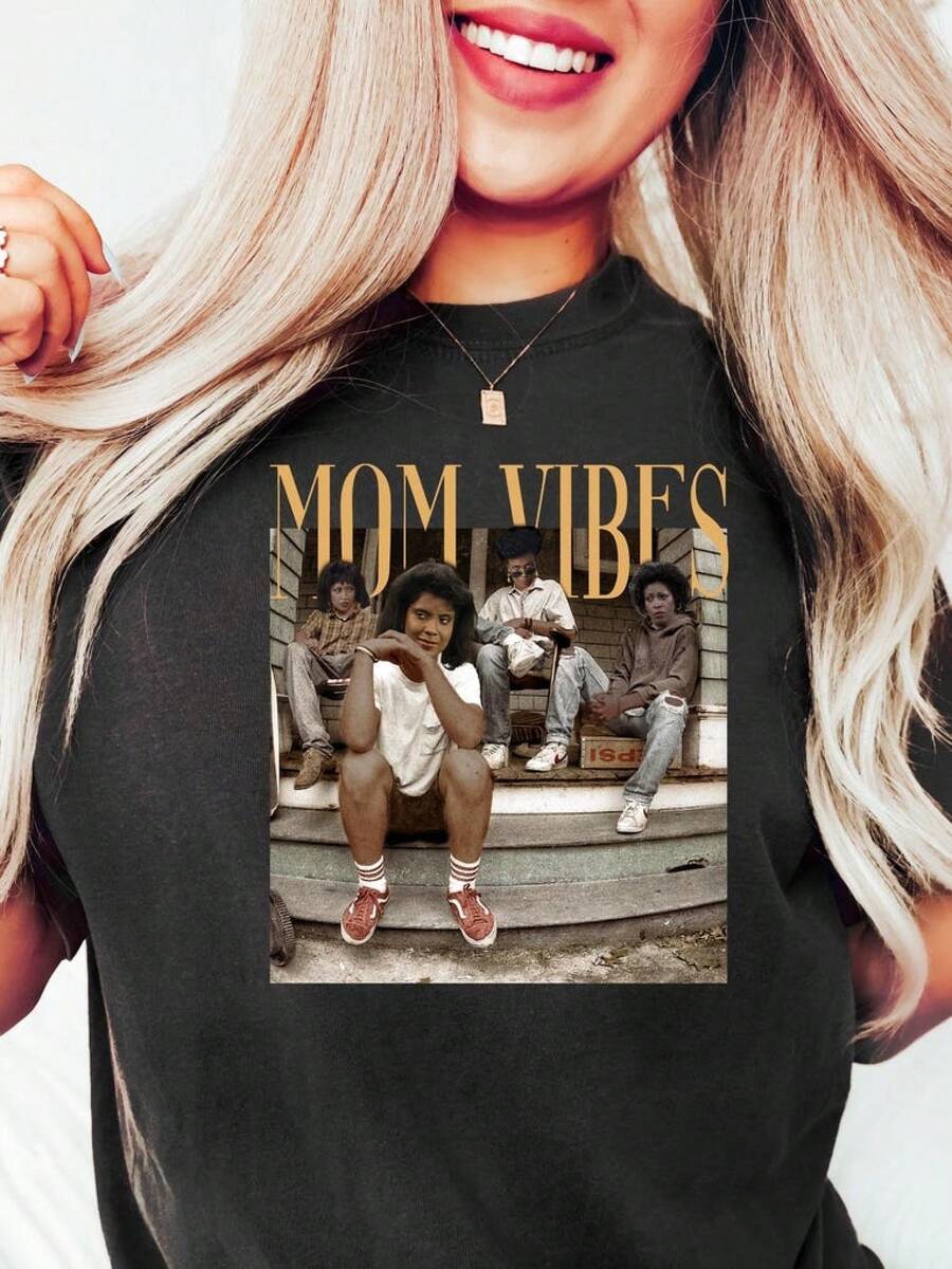 Retro Graphic90s Black Mom Vibes Shirt, Funny Mom Life T-shirt Sweatshirt Hoodie, Mother's Day Gift, Sarcastic Mom Tee, Mama Unisex Shirt,Camisetas populares de  para uso diario,Ropa de verano, ropa para niños y niñas,camisetas de apoyo para el Mundial,Camisetas del Mundial 2026,Camisetas estampadas,Camisetas estampadas, - Negro - Ver 1