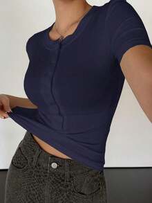 Camiseta básica de manga corta con cuello redondo y media abertura, con diseño ajustado y sexy, de estilo urbano para el verano, para mujer - Azul marino - Ver 3