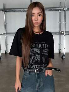 Camiseta oversize con estampado de eslogan: "ABRÁCAME EL FUTURO SIMPLICIDAD DEJA QUE EL AMOR BRILLE ALIENTA MI VIDA ESTÁ LLENA DE FELICIDAD APROVECHA EL DÍA" - Negro - Ver 7