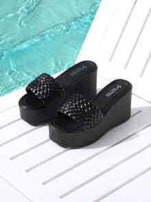 Trivaya 女士夏季凉鞋，坡跟厚底凉鞋，编织条纹格子露趾粗跟黑色高跟拖鞋，9厘米坡跟女士凉鞋，一体式绑带沙滩拖鞋，防滑时尚舒适户外凉鞋，尺码偏小一码 - 黑色 - 查看 1