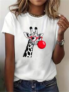 Women's Casual Short-Sleeved T-Shirt With A Flattering, Fitted Cut And A Giraffe Design Featuring Red Glasses And A Blowing Bubble Gum Print. Perfect For A Casual Outfit. Lightweight And Breathable Summer Top. - 黑色 - 查看 6
