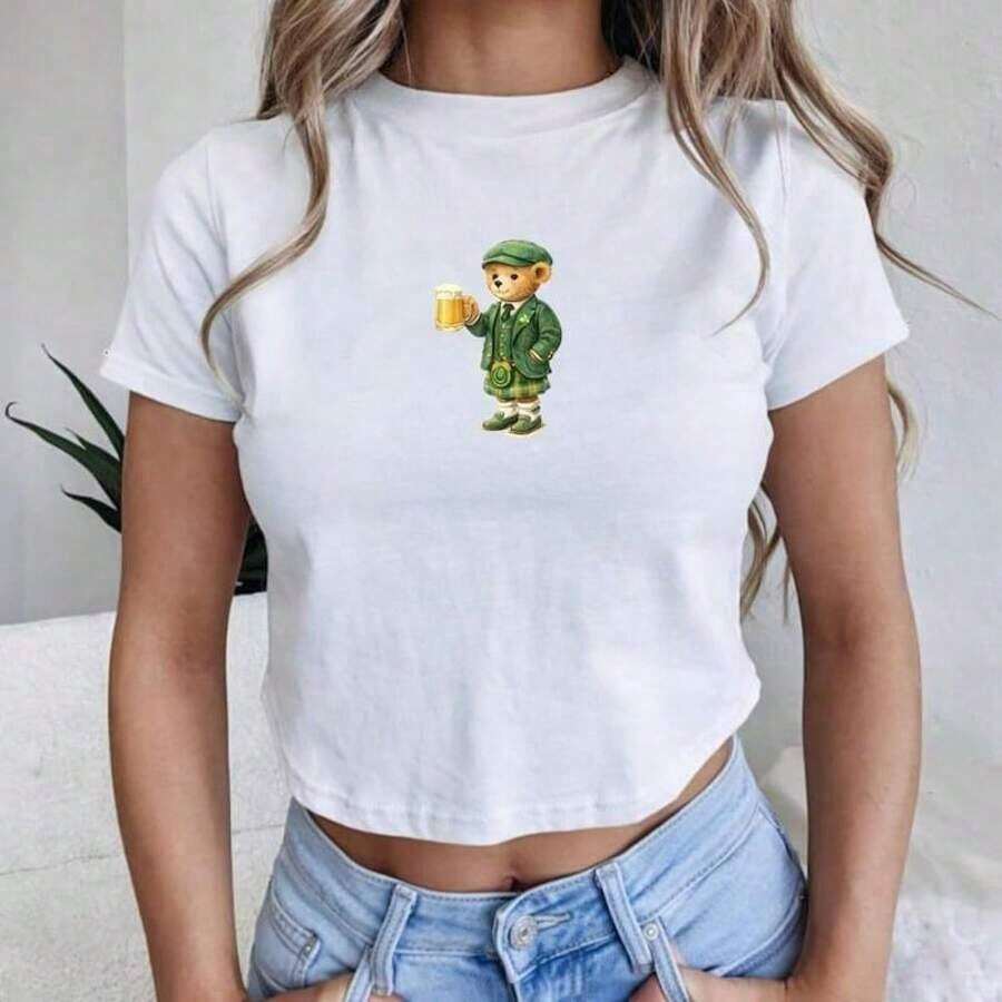 Camiseta corta de manga corta para mujer, camiseta con oso irlandés, top gráfico Y2K, estampado de trébol en algodón orgánico, camisetas para mujer, tops de verano, ropa de verano, camisetas gráficas para mujer, conjuntos de verano para mujer, camisas de verano. - Blanco - Ver 1
