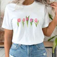ropa de mujer  Camiseta de tulipán, camiseta de tulipán color agua, linda camiseta de tulipán de Wo, moda floral, zuecos de Wo, ropa de primavera de Wo, estilo cotidiano. Para él, para ella, para cualquier oC-Asión. Esta C-AmiS-eta ultR-ASuave, confeccionA-DA con aL-Godón de alta densidad de primera C-Alidad, es una prenda versátil. Combina a la perfección con conjuntos vintage, es una prenda básiC-A iD-eal para el gimnasio y es imprescindible para tus vaC-Aciones. Su corte clásico la convierte en el regalo perfecto para un C-umpleaños o simpleM-ente para usarla. camisas de mujer - Blanco - Ver 1