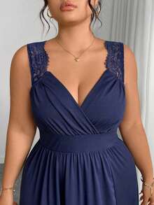 Elenzya Vestido línea A con cuello en V, contraste de encaje, tirantes finos y abertura para tallas grandes - Azul marino - Ver 6