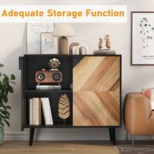 Aparador moderno de almacenamiento con estante ajustable y elegante diseño de espiga – Credenza independiente para comedor – Amplio espacio de almacenamiento para cocina, sala de estar o pasillo - Veta de nogal + negro - Ver 4