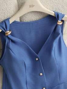 camiseta de tirantes sin mangas con cuello en V y diseño de hebilla metálica minimalista y elegante que estiliza la cintura, para mujer, de verano - Azul - Ver 4