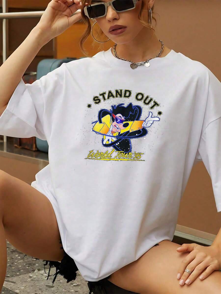Colorful Graphic With Cartoon Character Wearing A Yellow Jacket And Sunglasses Representing Confidence And Positive Energy, Text Stand Out World Tour 95 Symbolizing Authentic And Powerful Attitude, Comfortable And Modern Casual Women's T-Shirt For Everyday Wear - 白色 - 查看 1