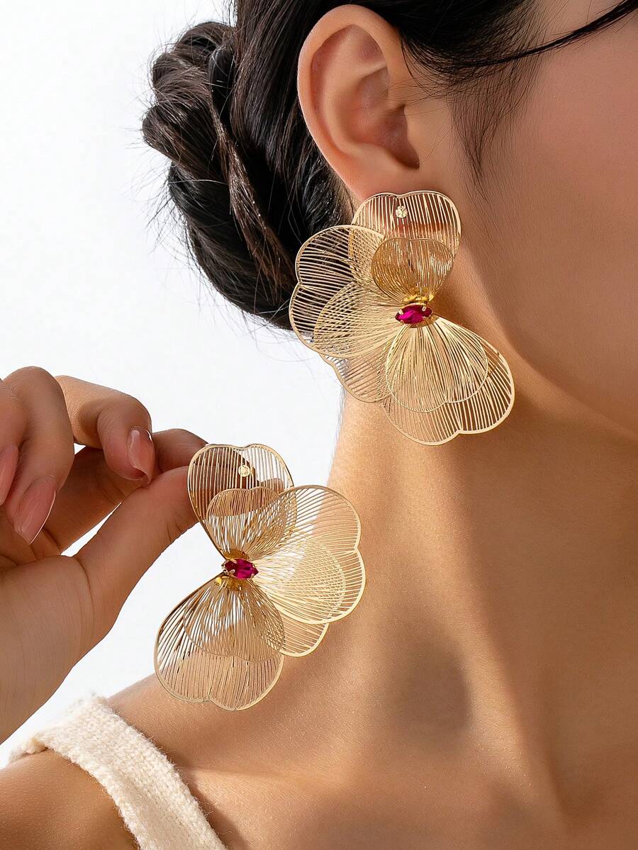 1 paire de boucles d'oreilles vintage élégantes avec cristaux incrustés et motif floral ajouré pour femmes, convient pour les cadeaux, les fêtes, les banquets et le port quotidien - Or jaune - Voir 1