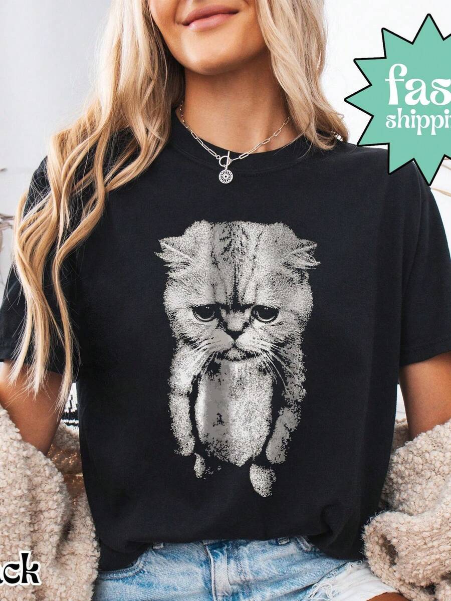Camiseta con meme de gatito triste, top con gráfico de gato de pie, atuendo divertido de gato deprimido, ropa linda para amantes de los felinos, regalo moderno de humor para mascotas. Camiseta unisex de algodón puro de 220 g, peso ideal para todas las estaciones, adecuada tanto para hombres como para mujeres. Tejido duradero de alta calidad, suave al tacto y de larga duración. Top transpirable. Adecuado para la primavera y el verano de las mujeres, vacaciones, Día de la Madre, Día de la Independencia. - Negro - Ver 1