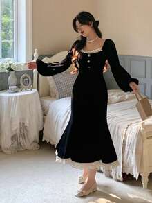 Vestido de terciopelo negro estilo corte real para mujer, con cuello cuadrado decorado de perlas, mangas abullonadas y falda de corte sirena, elegante para banquetes y eventos de gala. - Negro - Ver 3