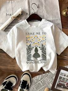 Figura de una niña frente a flores doradas simbolizando curiosidad y fantasía en un jardín mágico de ensueño al estilo de un cuento encantado camiseta de mujer  cómoda y suave ideal para uso diario y momentos relajados - Blanco - Ver 2