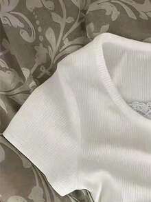 Camiseta de manga corta con cremallera frontal de 2 vías y adorno de encaje para mujer - Blanco - Ver 3