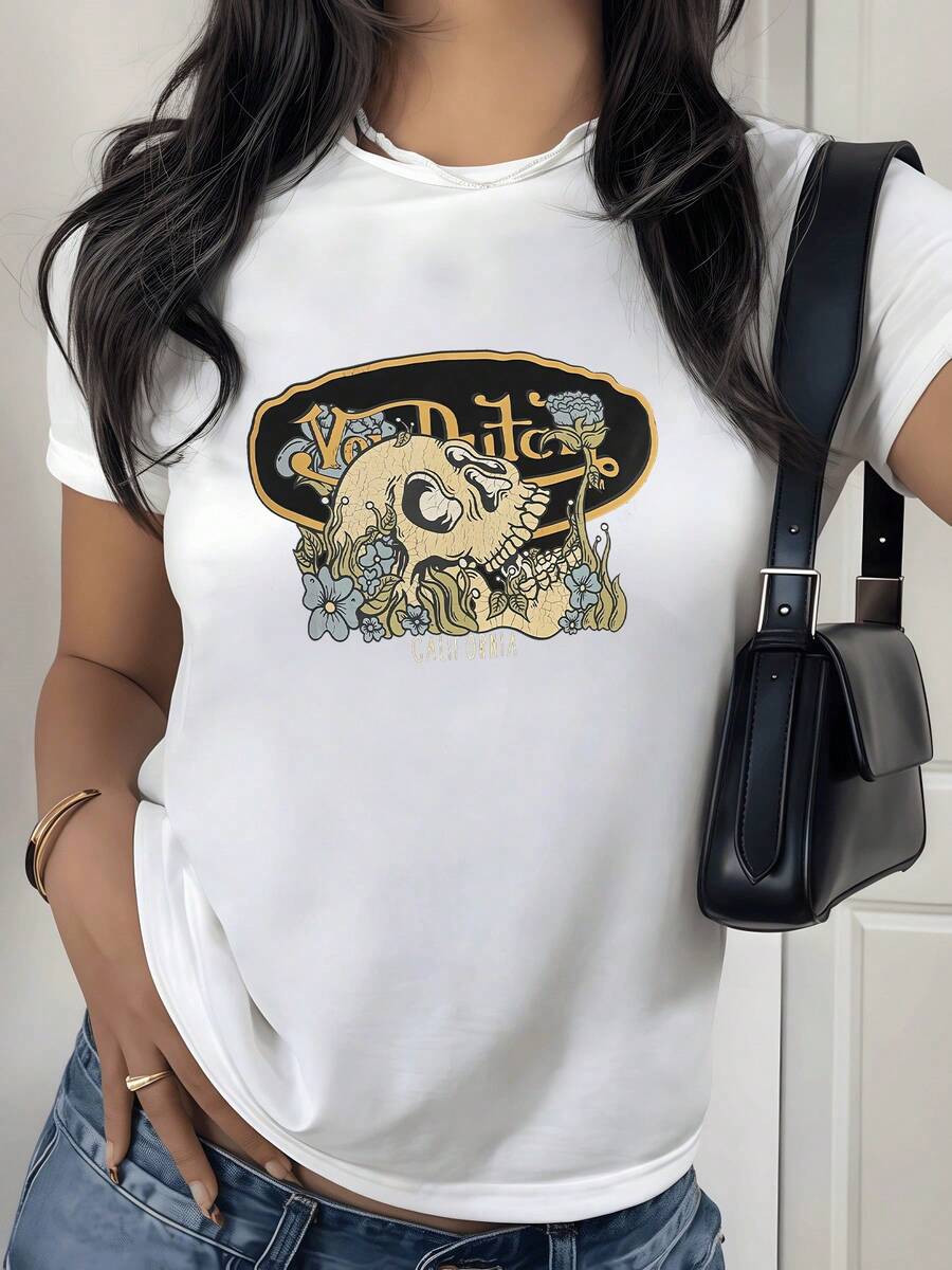 Ram Skull Surrounded By Flowers Symbolizing Strength, Natural Beauty And Indomitable Spirit Inspired By Wild Nature. Modern And Comfortable Women's T-Shirt For Everyday Wear - 白色 - 查看 1