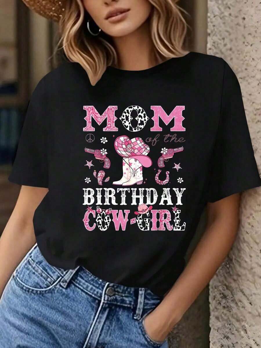 Playeras De Mujer Camiseta De Manga Corta Para Mujer Con Cuello Redondo Y Estampado De Texto "MOM Of The BIRTHDAY COWGIRL" Estilo Fiesta De Vaqueros, Ideal Para Primavera/Verano, Regalo Casual Para Compras O Vacaciones, Atuendo Para Reuniones De Amigos. - Negro - Ver 1