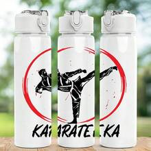1/5個 750ml 空手道印花水壺附掛繩 - 防漏運動水壺，黑白大膽空手道武士設計，適合空手道練習者、武術愛好者、兒童、青少年和運動員。可用於攜帶水、運動飲料或果汁，適用於訓練、課程、學校和戶外活動，也是武術愛好者團隊禮物或生日禮物的絕佳選擇。 - 多色-空手道 - 查看 1