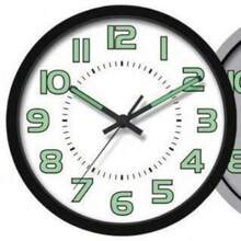 Horloge murale numérique lumineuse créative, horloge à quartz silencieuse lumineuse pour salon et chambre à coucher - Cadre noir, visage blanc - Voir 6