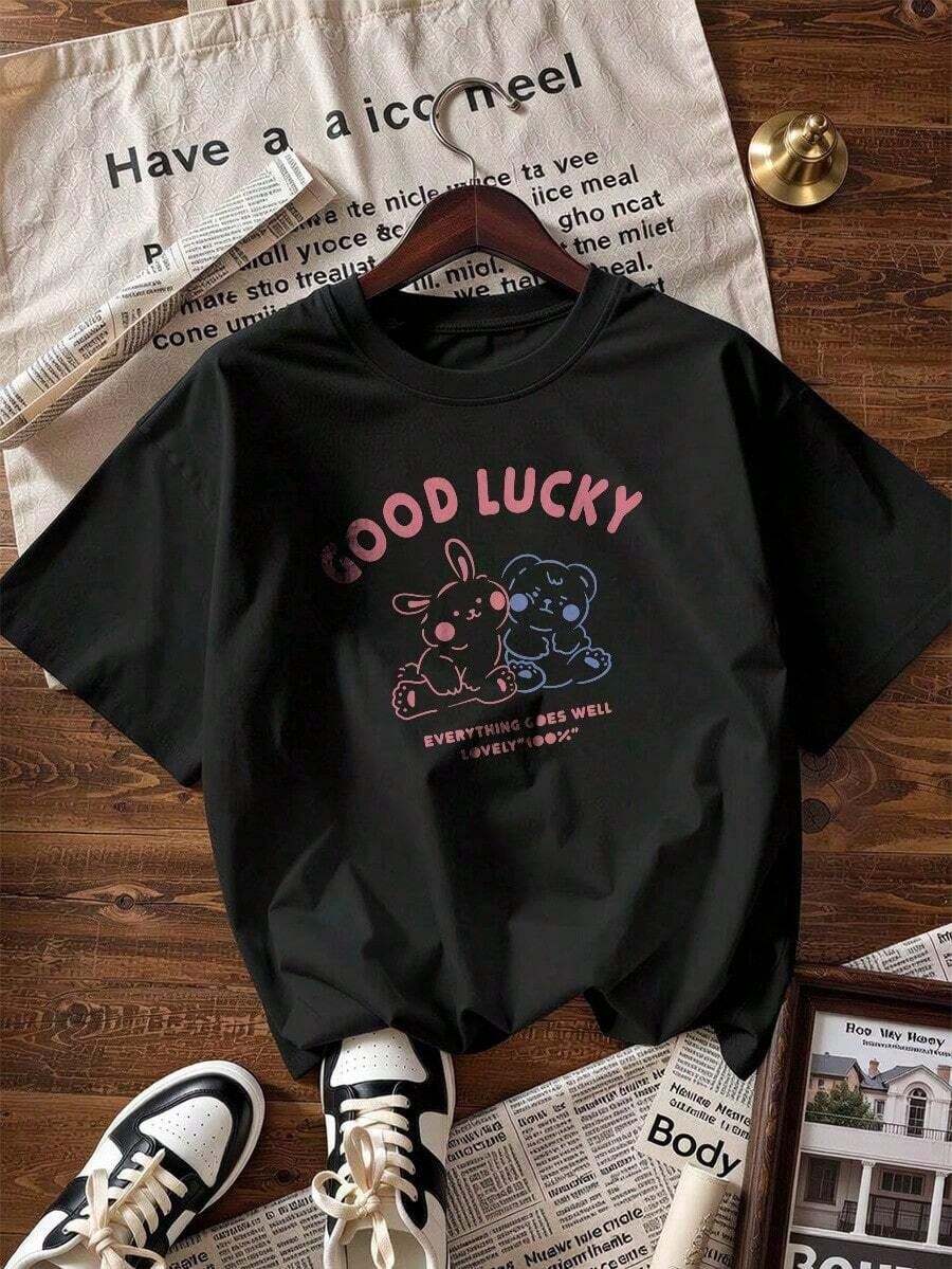 Remera Amigos Animalillos Frase Buena Suerte,Camiseta de manga corta de moda para primavera y verano de 2026, Estampado de dibujos animados, modelo de pareja, apta para uso interior o exterior. Cuello redondo, unisex, ideal para oficina y ocio. - BK-P631557LNDXZGY281 - Ver 1