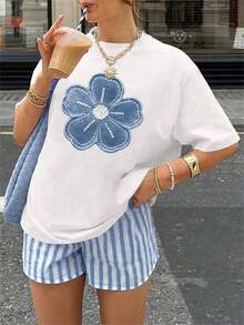 Plus Size Women's Loose Fit Cotton T-Shirt, 1 Piece Casual Denim Style T-Shirt With Floral Print - Short Sleeve, Round Neck, Lightweight And Breathable, White With Blue Flower Design, Perfect For Casual Outfits, Versatile T-Shirt, Shiny Texture Denim Style Top, Casual Top For Women. - 白色 - 查看 6