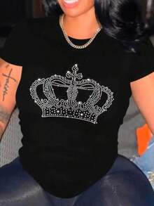 Camiseta de manga corta para mujer, talla grande, informal, con estampado gráfico de "Birthday Queen" - Diseño de letras doradas y patrón de labios, camiseta elástica de cuello redondo para cumpleaños y celebraciones, camiseta de cumpleaños, ropa de celebración, atuendo festivo, tela de elasticidad media, 100% algodón. - Negro - Ver 1