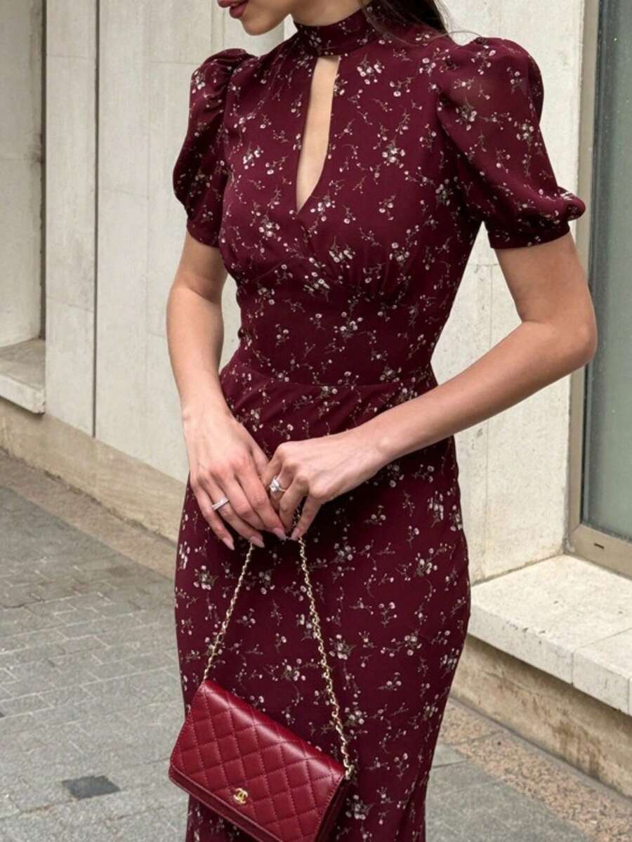 Vestido largo floral elegante, cuello alto calado, manga pompon, cintura alta y corte ajustado - Burdeos - Ver 1