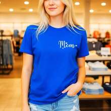 Camiseta de Algodón para Mujer con Estampado de Letras "Mom", Manga Corta, Cuello Redondo, Estilo Casual, Corte Holgado, Camiseta Básica para Uso Diario, Tallas Disponibles de S a 5XL, Camiseta con Gráfico "Mom" en Blanco y Negro, Blusa de Algodón Suave y Cómoda, Regalo Ideal para Madres, Diseño Simple y Moderno - Azul - Ver 12