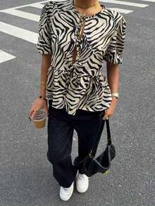 Camisa de mujer de cuello redondo de manga corta, camisa con estampado de cebra con lazo y manga abullonada, blusa de verano de cuello en V con volantes y manga abullonada de corte regular y ajuste casual para uso diario, blusa casual de estampado de animal de manga corta para primavera/verano - Multicolor - Ver 4