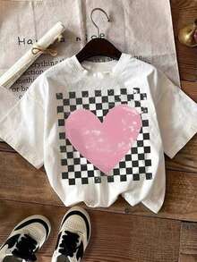 Mujer Camiseta de manga corta con estampado térmico de corazón rosa sobre tablero de ajedrez, diseño desgastado, cuello redondo casual - Blanco - Ver 7