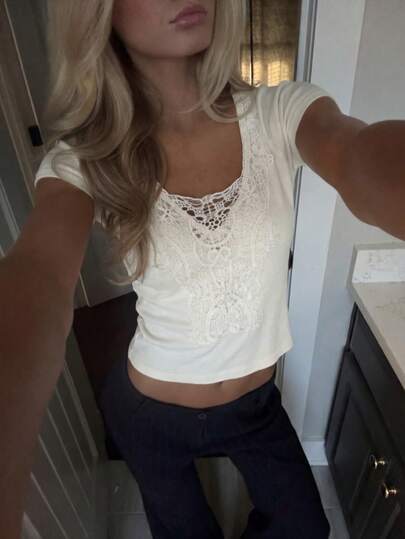 New Summer Women Short Sleeve Knit Top With Delicate Lace Trim, Charming Neckline Design, Slimming Effect. Classic White Round Neck, Minimalist Elegant. Suitable For Daily Summer Wear, Work Commute, Vacation, Dating And Gatherings